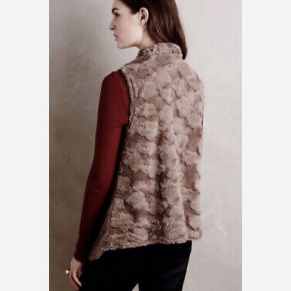 Elevenses Mika Faux fur vest - Picture 2 of 7